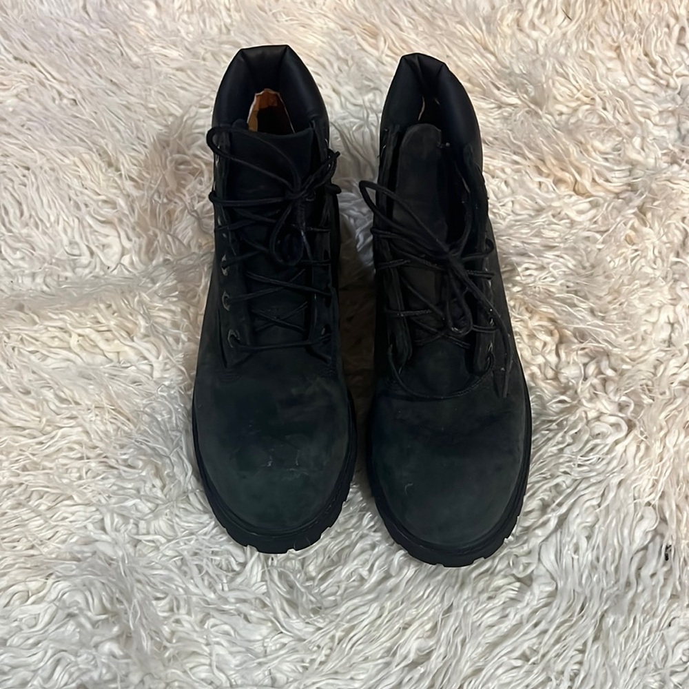 BLACK SUEDE TIMBERLANDS!
